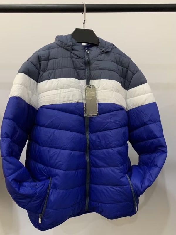 Fleece-lined short style for warmth