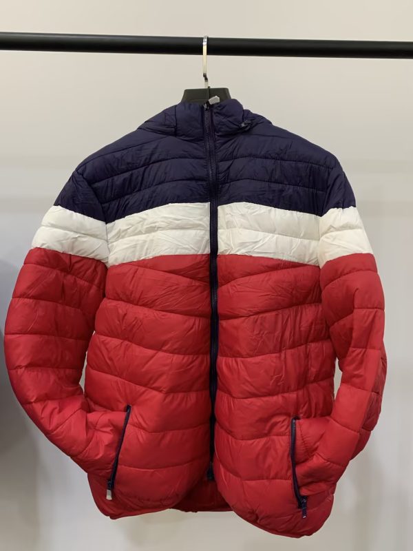 Fleece-lined short style for warmth