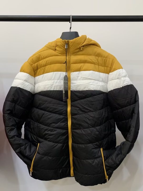 Fleece-lined short style for warmth