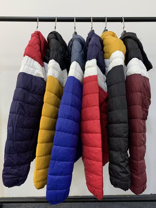 Fleece-lined short style for warmth