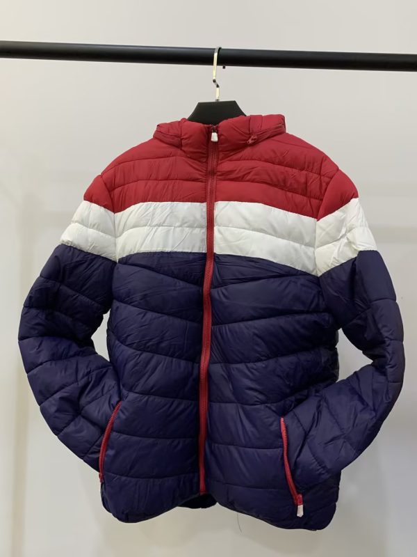 Fleece-lined short style for warmth