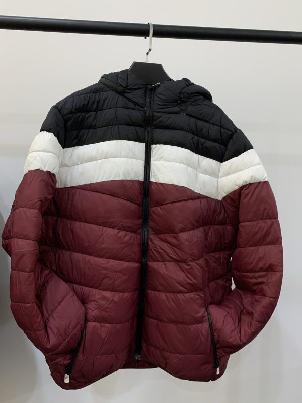 Fleece-lined short style for warmth